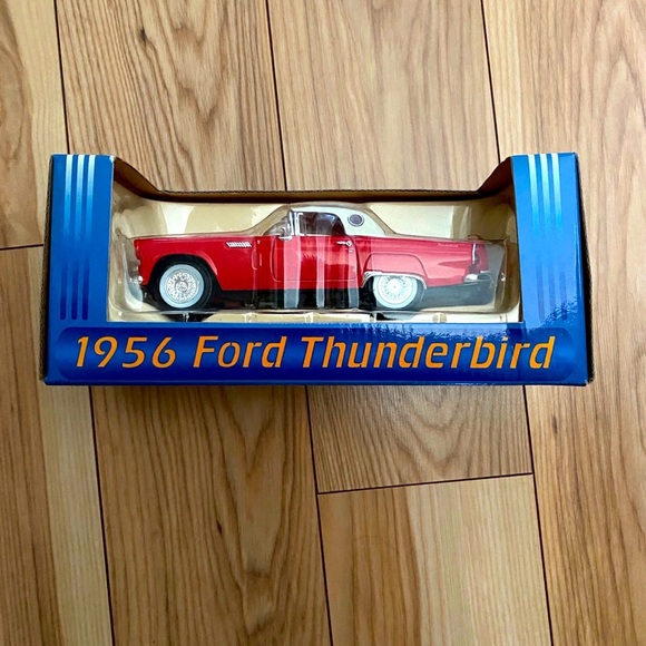 NAPA Ford Thunderbird Collectible Diecast Bank - Picture 1 of 3